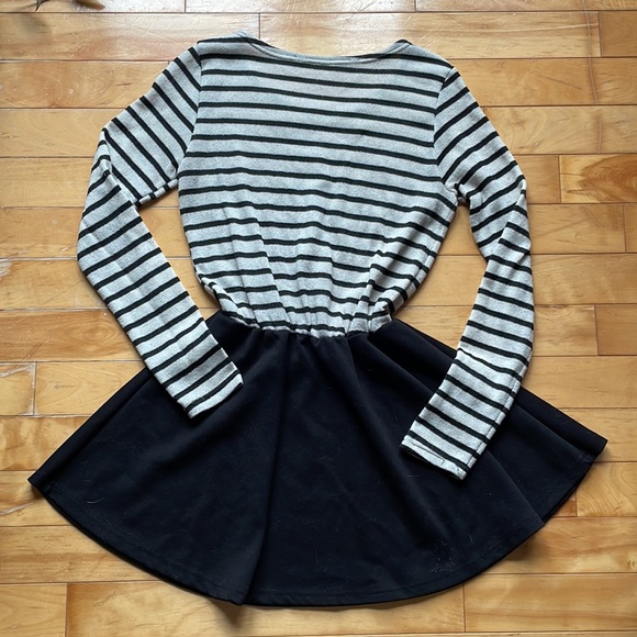 Black and white stripped long sleeve dress - Picture 2 of 2